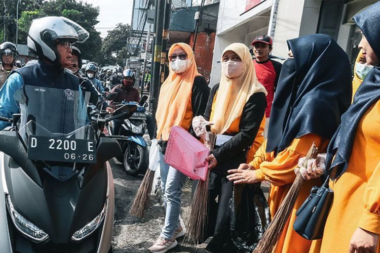 Sekda Minta Seluruh Dinas Pemkot Bandung Rutin Turun ke Lapangan Demi Wujudkan Kota Tertib, Bersih, Indah