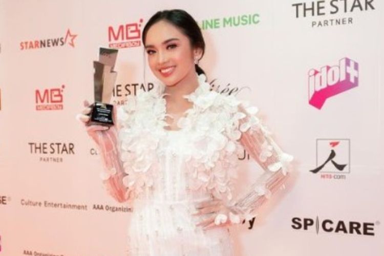 Lyodra Ginting Raih Penghargaan Asian Celebrity Award Di Asia Artist ...