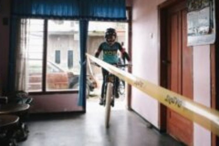 Heboh Medan Ekstrem Balap Sepeda Sampai Terobos Rumah Warga, Ternyata Jatim Downhill Series 2022