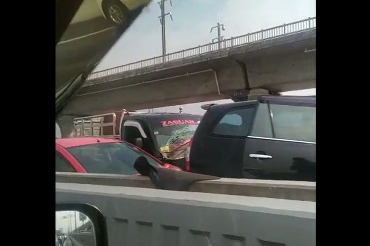 Terjadi Tabrakan Beruntun di Tol Japek Arah Jakarta Sore Ini, 6 Kendaraan Terlibat