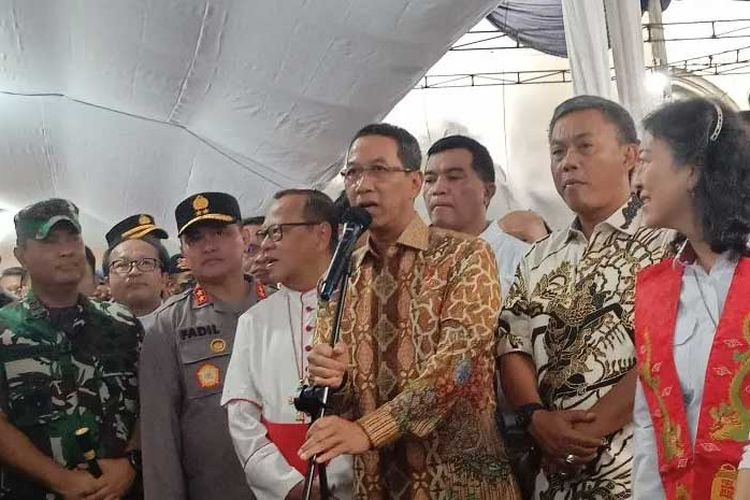 Cek Pelaksanaan Misa Natal, Pj Gubernur DKI Jakarta Kunjungi Gereja ...