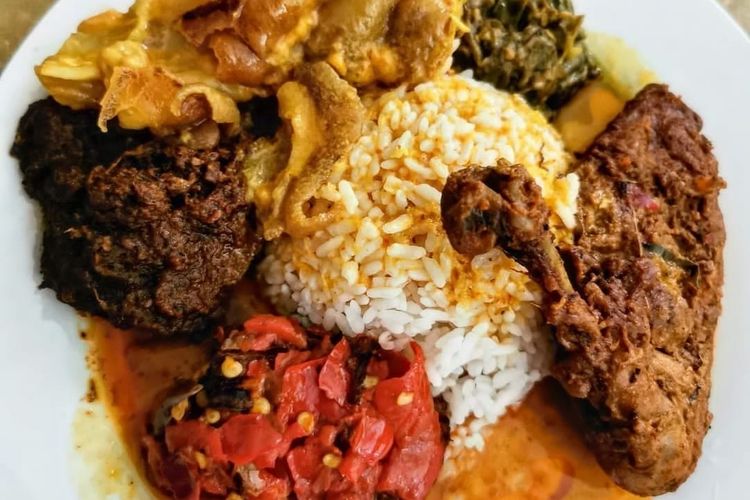 Lagi di Sumatera Barat? Kunjungi 7 Rekomendasi Rumah Makan Paling ...