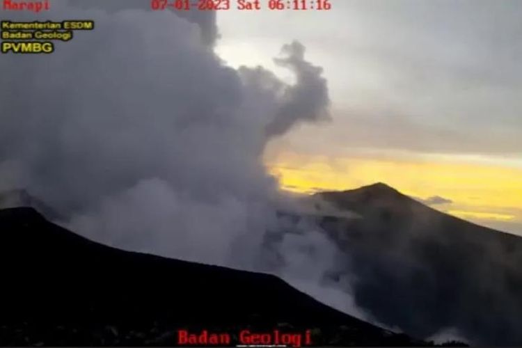 Terlanjur Naik Sebelum Erupsi Gunung Merapi di Sumbar, 164 Pendaki Dievakuasi Basarnas