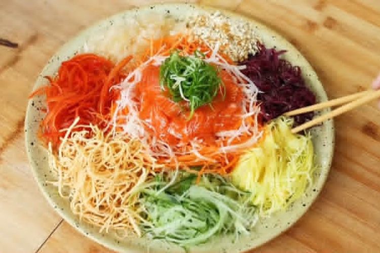 Yu Sheng atau Prosperity Toss, Salad Asia Khas Imlek yang Crunchy! Ini ...