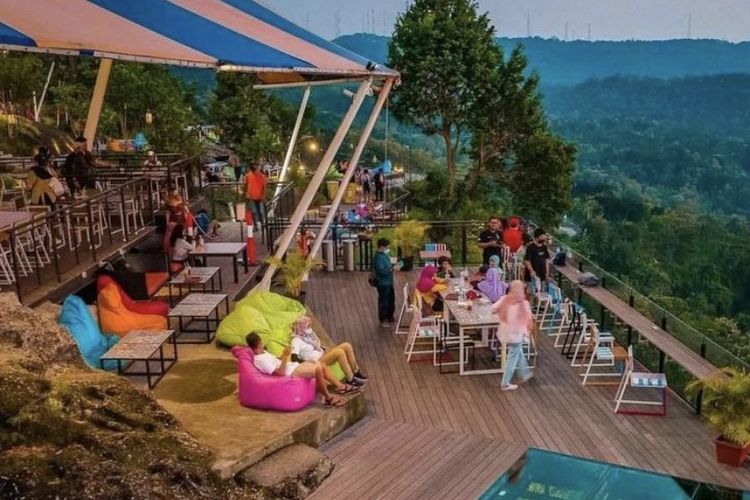 Wisata Populer Jogja: Liburan Di Obelix Hills Lengkap Dengan Rute ...