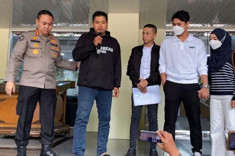 Sepakat Damai, Rizky Billar Beri Baju dan Uang pada Haters A