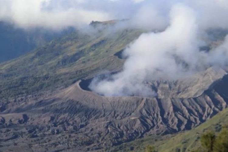 Warga Diimbau Tak Dekati Bibir Kawah Gunung Bromo, BPBD Jawa Timur Ungkap Alasannya
