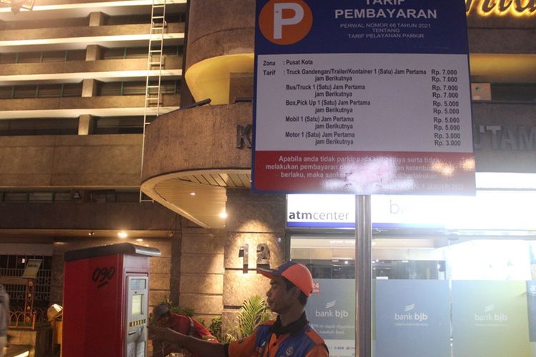 Ramai Getok Tarif Warga Bandung Diminta Laporkan Juru Parkir Liar 0486