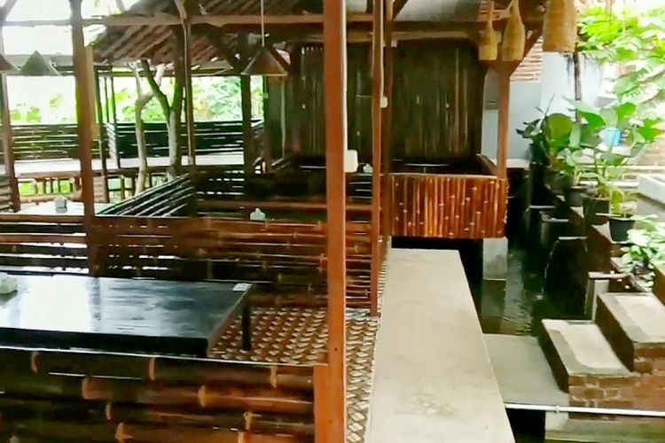 Saung Bambu Paniisan Kuring, Tempat Wisata Kuliner Khas Sunda di Kota
