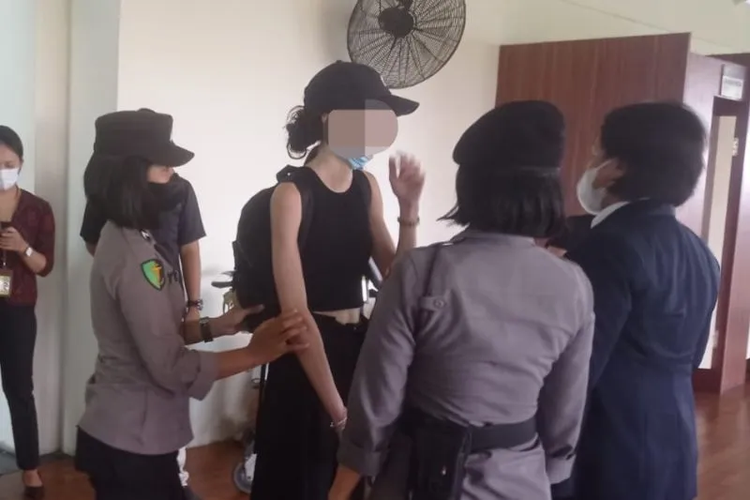 Bali Police Detained French Woman Who Caused Commotion in I Gusti Ngurah Rai Airport