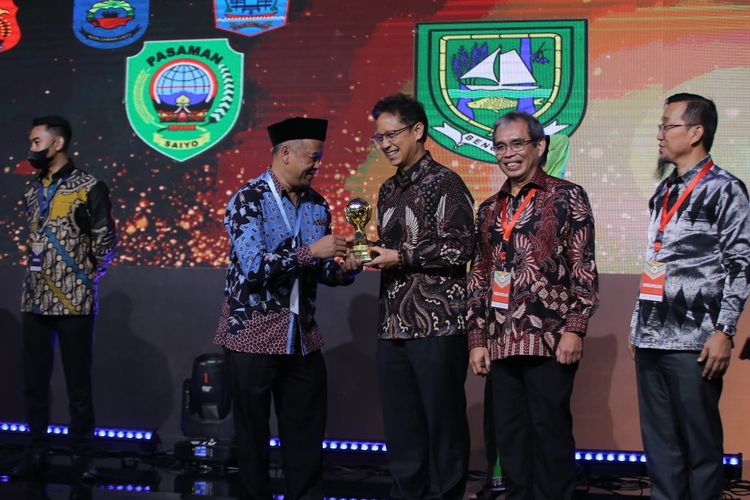 Wapres Berikan Penghargaan Pemda Berstatus Universal Health Coverage, Kota Bandung Salah Satunya