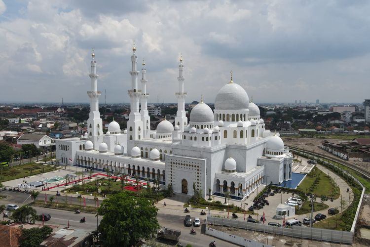 Ini Tips Buka Puasa Ramadhan dan Sholat Tarawih di Masjid Raya Sheikh Zayed Solo