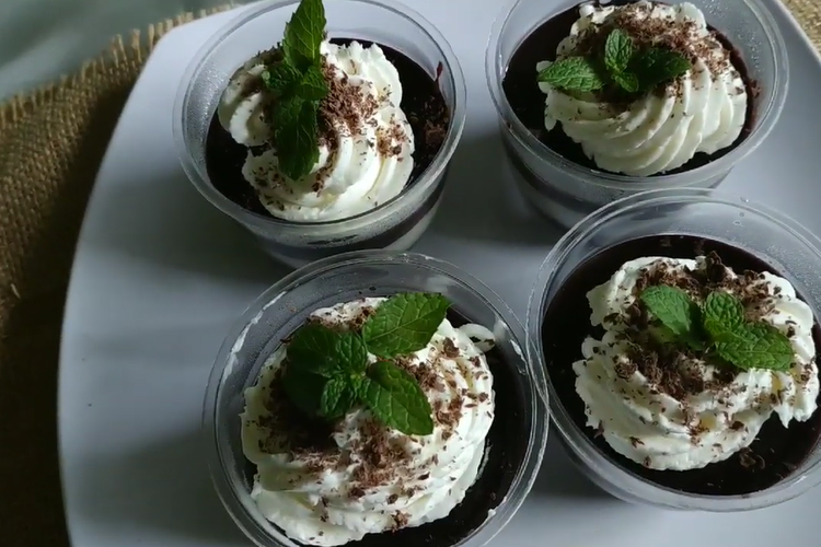 WAJIB COBA! Resep Puding Black Forest Ini Jadi Ide Jualan Takjil