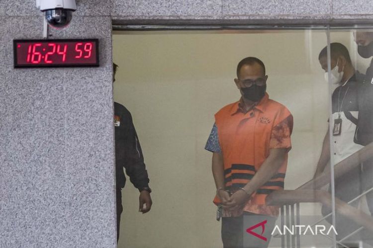 Rafael Alun Trisambodo  dan Keluarga Dicekal Pergi ke Luar Negeri