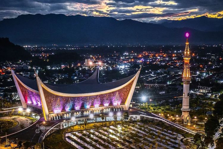 9 Masjid Dengan Arsitektur Terunik Di Indonesia Yang Wajib Dikunjungi ...