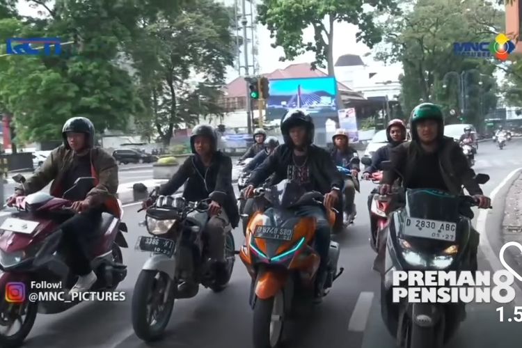 PREMAN PENSIUN 8 Hari Ini Episode 20 Pasar Diserang Pasukan Baru Agus