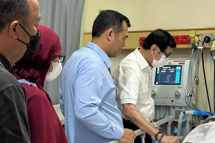 Yasonna Laoly Jenguk Korban Penyerangan oleh WNA Uzbekistan, Menkumham Berharap Pelaku Dihukum Berat