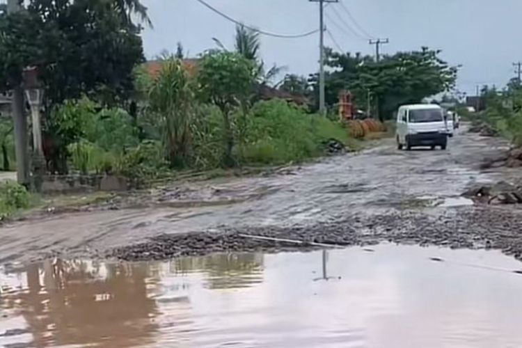 Instagram Jokowi Tampung Keluhan Masyarakat soal Jalan Rusak: Langsung Kirim Video di Akun Ini