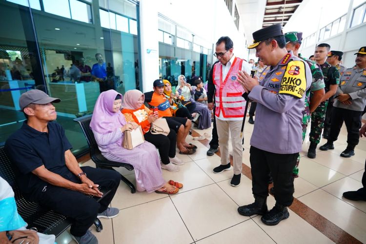 Di Bandara Juanda, Kapolri Minta Pemudik Lapor ke Posko Mudik Jika ada Keluhan