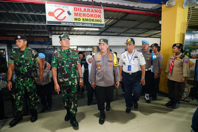 Demi Keselamatan Pemudik, Kapolri Pastikan Kesehatan Sopir dan Kelaikan Bus di Terminal Purabaya