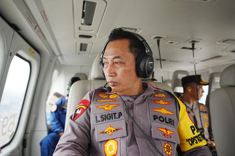 Kapolri Naik Heli Tinjau Arus Balik di Tol Kalikangkung-Cikampek Hingga Jalur Arteri