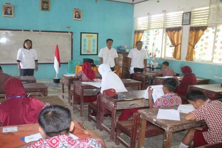 49 Siswa Sd Inpres Tobadak Di Mamuju Tengah Ujian Sumatif Sekolah Lintas Sulbar