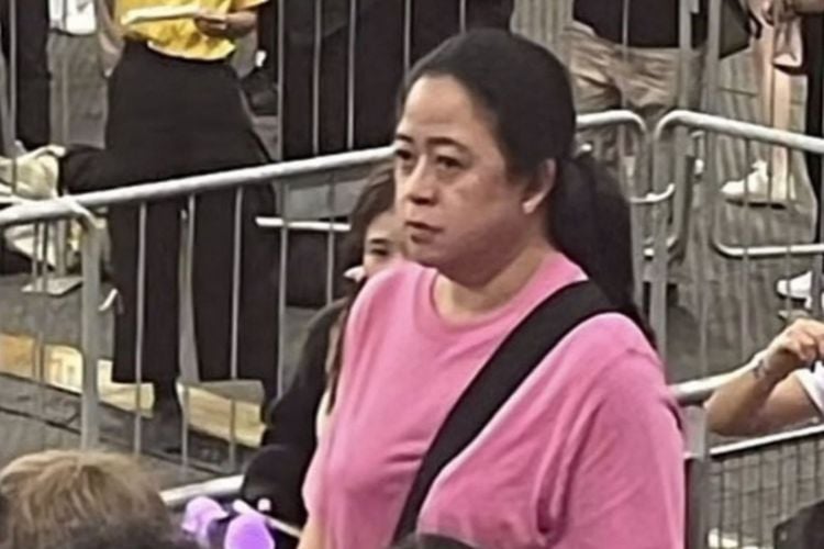 Viral Wanita Mirip Puan Maharani Terciduk Nonton Konser BLACKPINK di Singapura, Netizen: Ternyata Dia BLINK