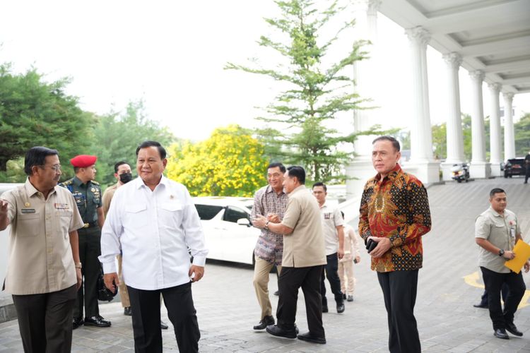 Iwan Bule Dampingi Prabowo Subianto Temui Mantan Kapolri dan Pensiunan Jenderal di PP Polri