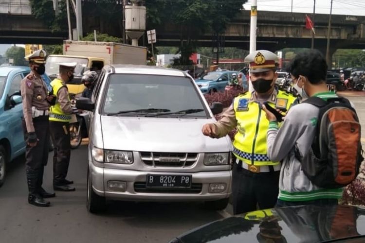 Catat Polisi Beberkan Jenis Pelanggaran Lalu Lintas Yang Dikenakan Tilang Manual Jurnal Soreang