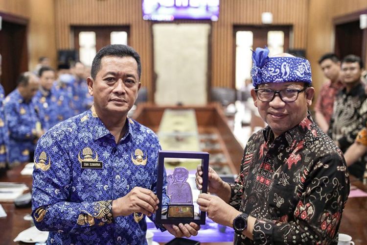 Ema Sumarna Lirik Alat Canggih Pemilah Sampah Hasil Inovasi Pemkab Banyumas Seharga Rp75 Juta