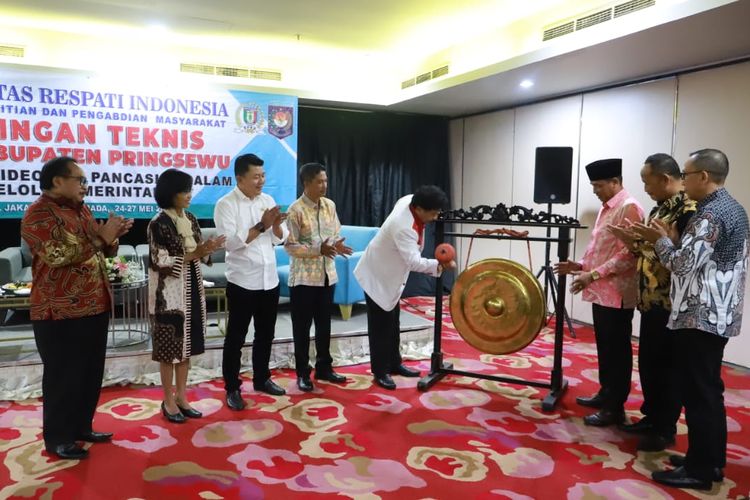 Anggota DPRD Pringsewu Diingatkan Amalkan Nilai-nilai Pancasila dalam Tusinya