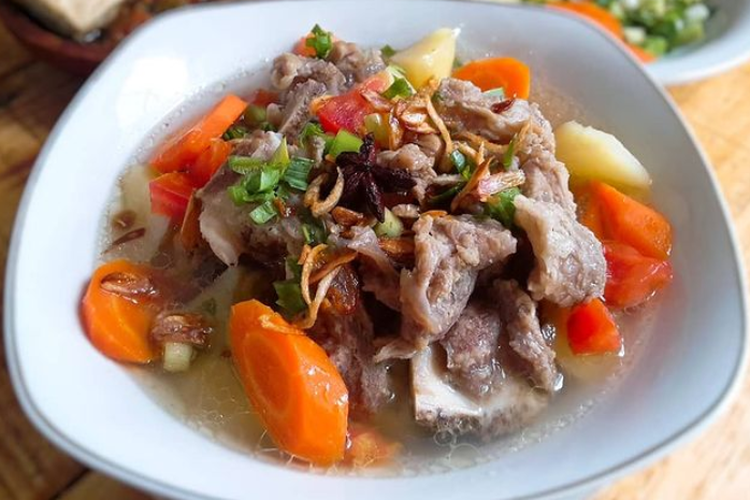 Gurih Berkaldu Ini Rekomendasi Tempat Makan Sop Iga Di Bandung Yang