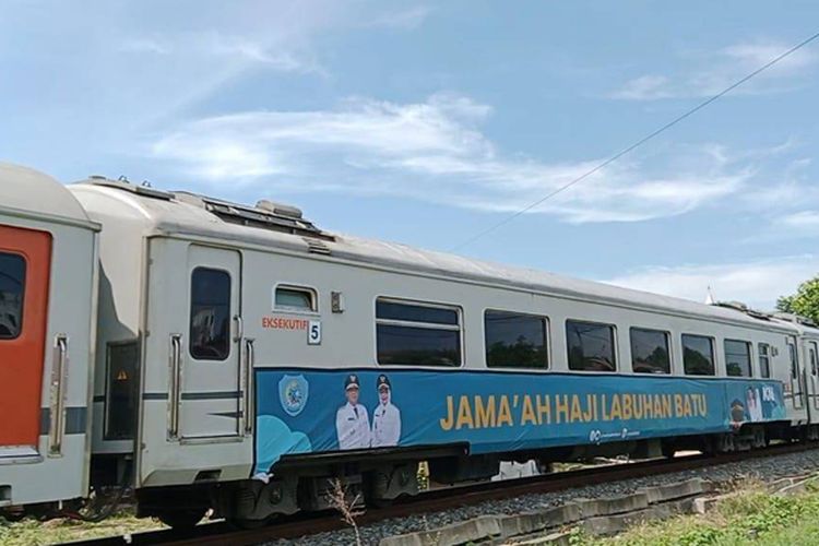 Perdana, Calon Jemaah Haji Diangkut dengan Kereta dari Labuhanbatu ke Medan