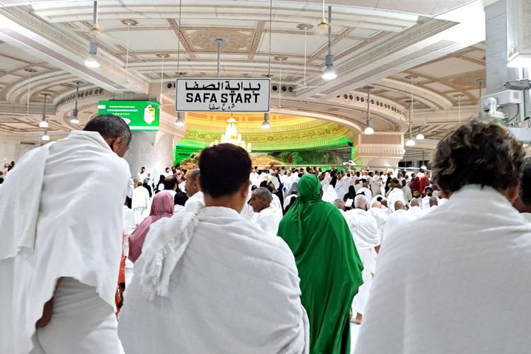 Sebelas Jemaah di Madinah Ditinggal Kloternya Menuju Makkah