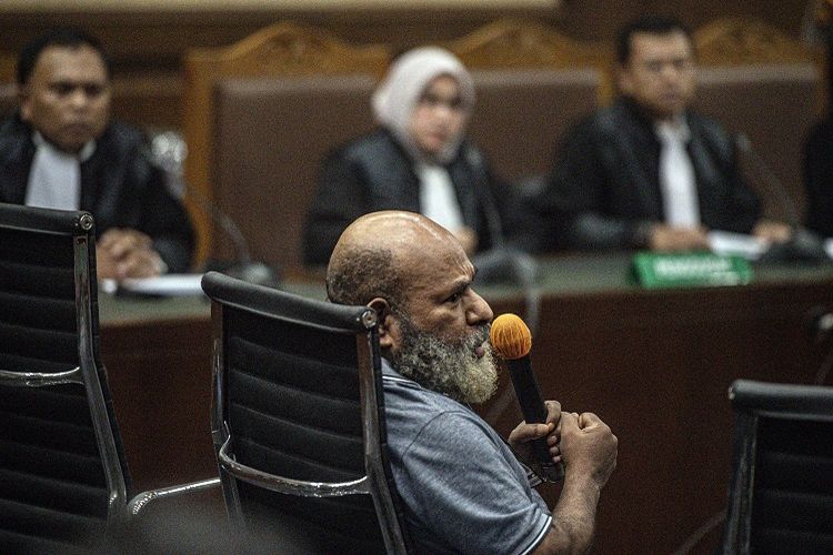 KPK Temukan 4 Koin Emas Bergambar Wajah Lukas Enembe, Mahfud MD: Rampas Semua Asetnya