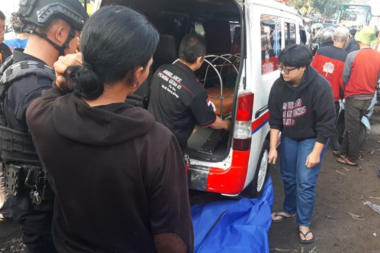 Kecelakaan di Lembang Bandung Barat, Seorang Pria Tewas Usai Menabrak Mobil Boks