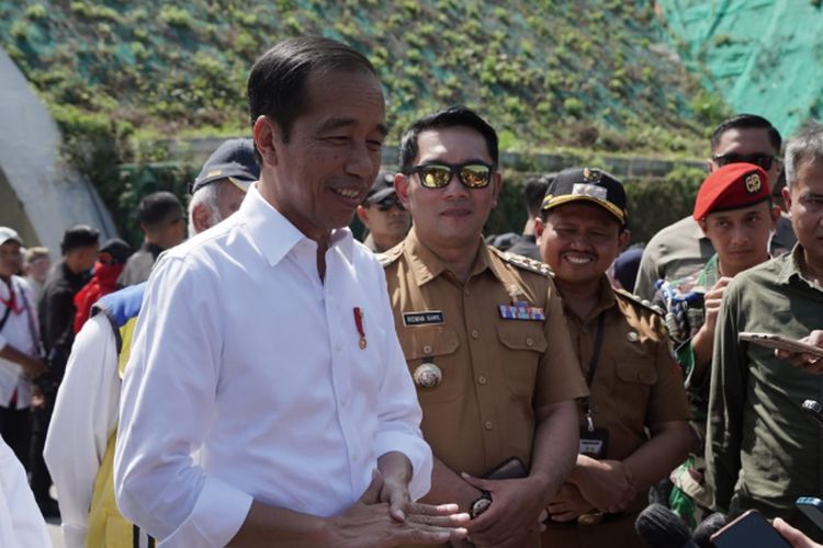 Jokowi Komentari Baliho Fotonya dengan Prabowo: Lah, ya Gimana ya?