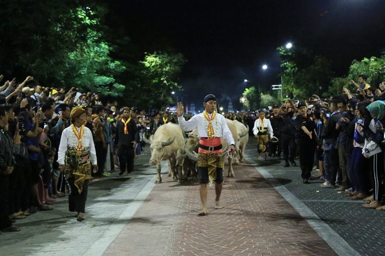 Macam-macam Perayaan Tradisi Malam 1 Suro di Berbagai Daerah, Ada Kirab Pusaka dan Ritual Samas