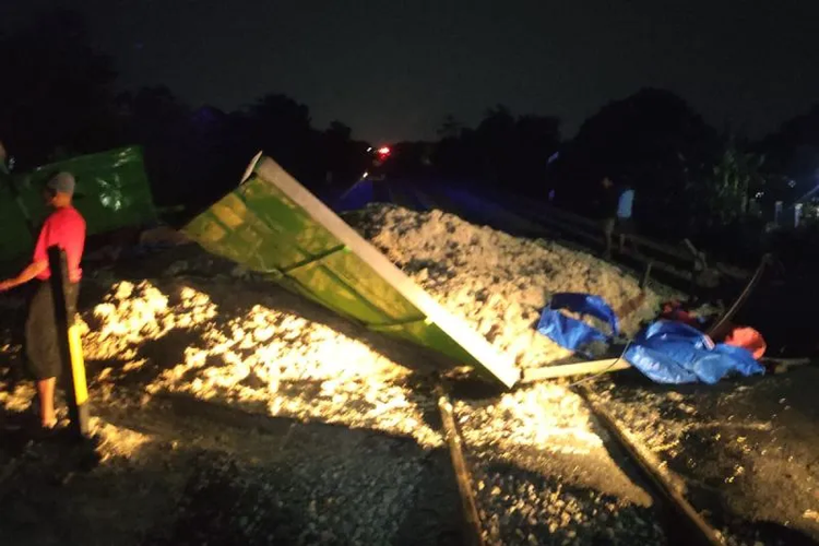 Kecelakaan Kereta Api Kembali Terjadi, KA Gajayana Tabrak Truk yang Nekat Terobos Perlintasan di Nganjuk