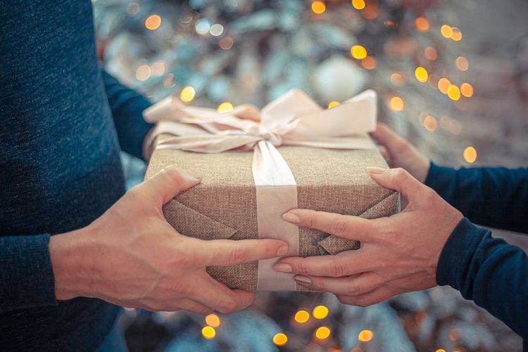 5 Rekomendasi Kado untuk Cowok, Harga Terjangkau dan Mudah Didapat