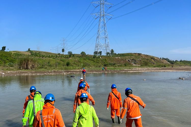 Sukses ENERGIZE, PLN Perkuat Kelistrikan Di Jalur SUTET 500KV ...