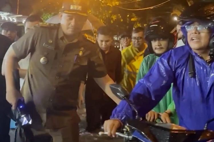 Bobby Nasution Tinjau Lokasi Banjir Di Kota Medan Komitmen Upaya