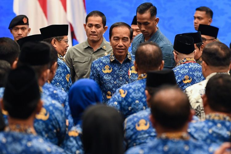 Jokowi Kritik Birokrasi Ruwet, Curhat Pernah Kalah Sidang Saat Hendak Cabut 3.300 Perda