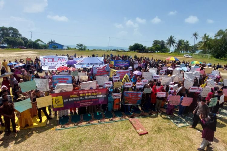 Masyarakat Melayu Pulau Rempang Berselawat dan Berpantun Tolak Penggusuran: Hidup dan Mati Kami di Sini