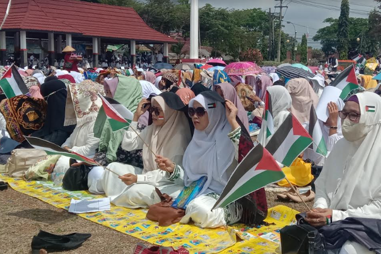 Ribuan Warga Pangandaran Lakukan Aksi Solidaritas dan Doa Bersama untuk Palestina