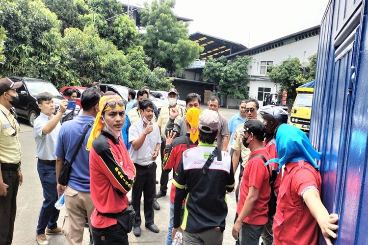 Buruh di Cimahi Sweeping Pabrik, Minta Buruh Lain Stop Bekerja dan Ikut Demo Naikkan UMK