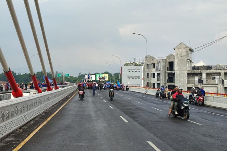 Kecewa Keputusan Pj Gubernur Jabar Soal Umk 2024 Massa Buruh Long March Untuk Tutup Tol Pasteur 1873