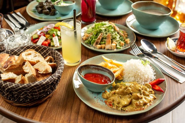 3 Rumah Makan Lesehan Khas Sunda di Bandung, Kuliner Lezat yang
