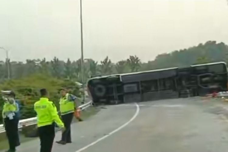 Kecelakaan Maut Di Tol Cipali, 12 Penumpang Bus Handoyo Tewas, Polisi ...