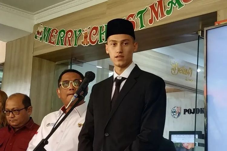 Bek Naturalisasi Menumpuk, Jay Idzes Bakal Bersaing Dengan Rizky Ridho ...